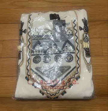 [ 새상품 미사용품 ] 산타페 Santafe 비즈 자수 니트 스웨터