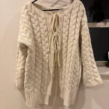 아이보리 리본 니트 NICE CLAUP