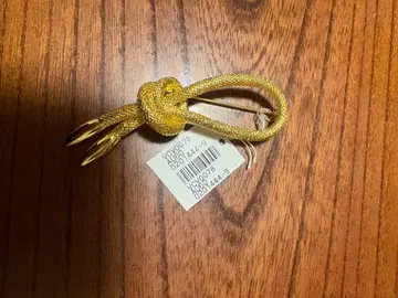 골드 매듭 디자인 브로치