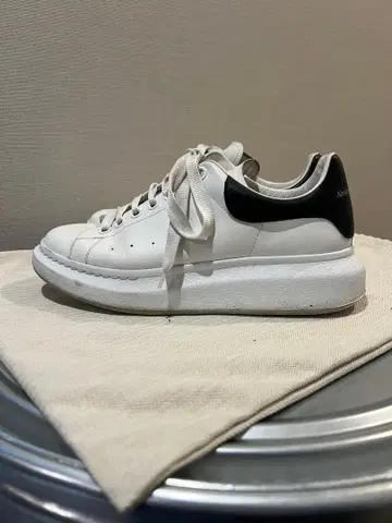Alexander McQueen 오버 사이즈 스니커즈 40