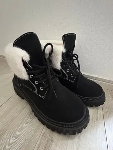 블랙 어그 부츠 합성 퍼 포함