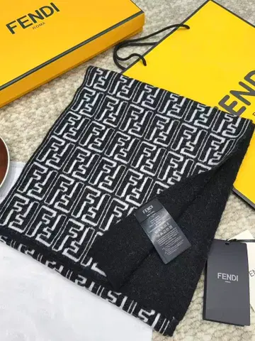 로고 패턴 머플러 프리 사이즈*-