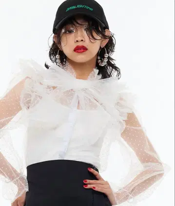 Narcissus 블라우스