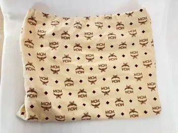 MCM 나일론 소재 블랙 클러치백