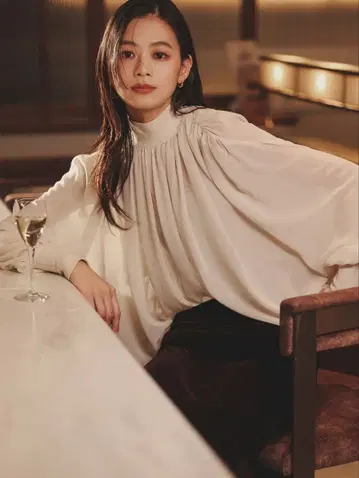 아뉴앙스 조젯 플레어 블라우스