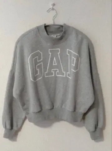 GAP 그레이 크롭 맨투맨