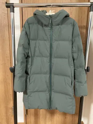 유니클로 심리스 다운 자켓 다운 코트 XL