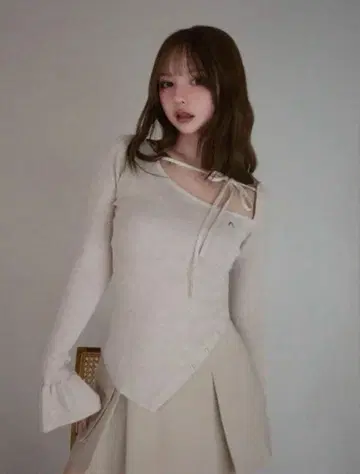 andmary Flora 니트 탑 베이지