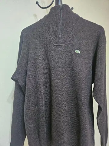 LACOSTE 다크 브라운 하이넥 니트 5(L 상당)