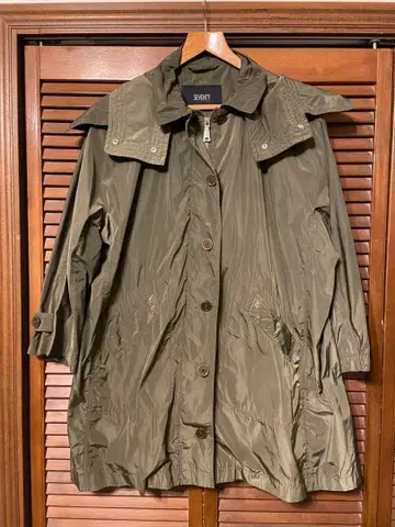 SEVENTY 올리브색 후드 부착 나일론 자켓