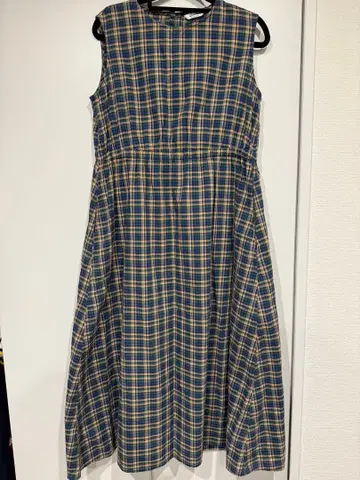 Gymphlex 체크 무늬 슬리브리스 롱 원피스