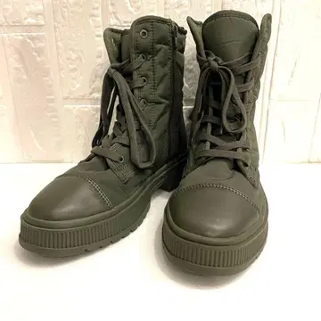 UNIQLO C 올리브 한정판 패디드 레이스업 부츠 24cm