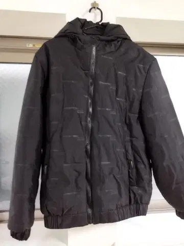 미사용 새상품 블랙 후드 부착 다운 자켓