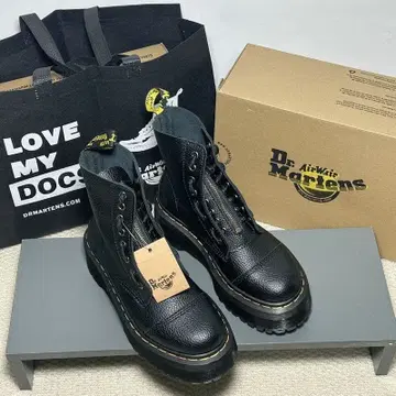 새상품 Dr.Martens 1460 지퍼 달린 8홀 통굽 가죽 부츠