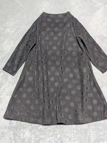 Comme moi 그레이 도트 무늬 복슬복슬하고 쫄깃한 따뜻한 롱 원피스