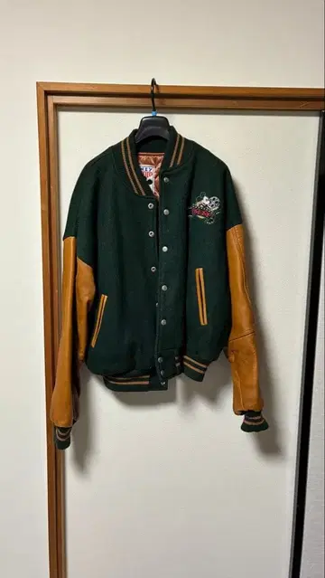 Disney 바시티 자켓 다크 그린/브라운