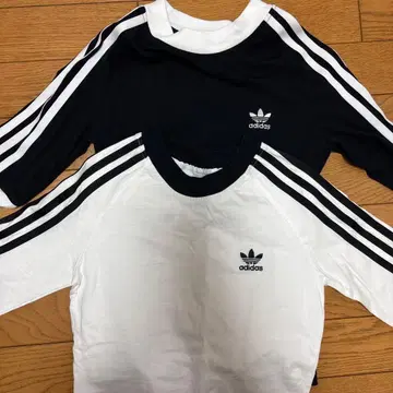 adidas 3라인 화이트 블랙 티셔츠 XS 2개 묶음 판매