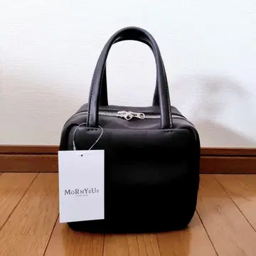 [ 새상품 ] MORMYRUS/가죽 큐브 토트백 수납 가방 포함