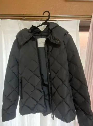 MONCLER 블랙 후드 부착 다운 자켓