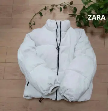 ZARA dnwr. 따뜻한 화이트 다운 자켓