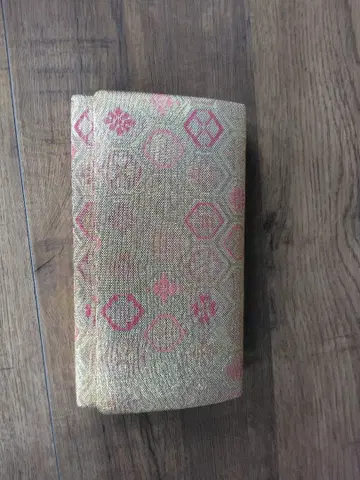 일본 의류용 백, 골드 컬러와 빨간색 무늬