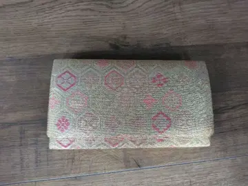 일본 의류용 백, 골드 컬러와 빨간색 무늬