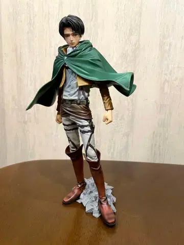 진격의 거인 리바이 피규어