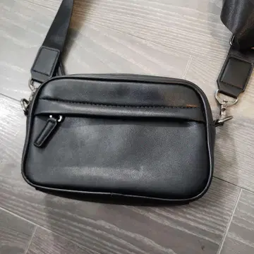 블랙 합성 피혁 숄더백