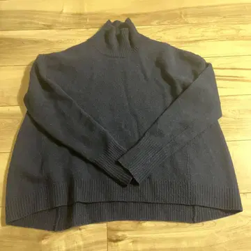 이에나 터틀넥 니트 네이비