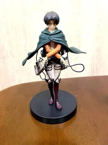 진격의 거인 리바이 피규어