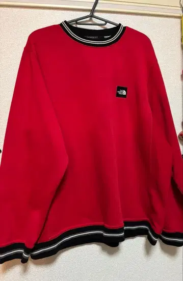 THE NORTH FACE 레드 맨투맨 M
