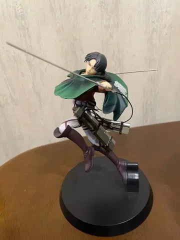 진격의 거인 리바이 피규어