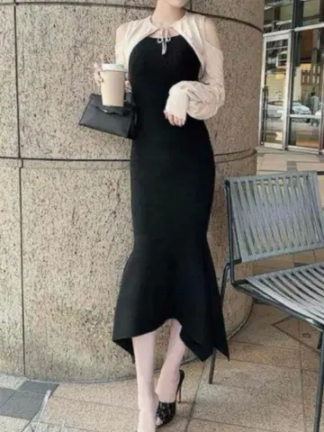 [ Rady ] 오픈 숄더 바이컬러 머메이드 니트 원피스 사이드 슬릿