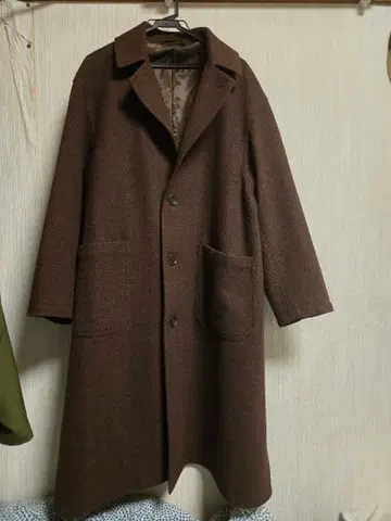 브라운 코트 구제 의류