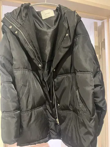 EMODA 후드 부착 블랙 다운 자켓