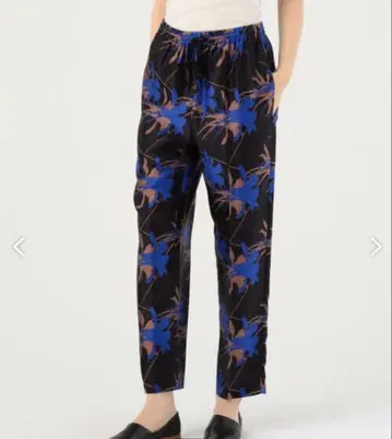 릴랙스 플라워 프린트 팬츠 des pres 투모로우랜드