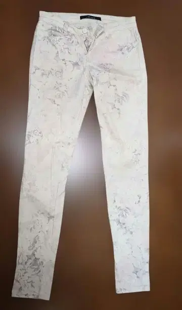 J BRAND 화이트 마블 무늬 스키니 팬츠