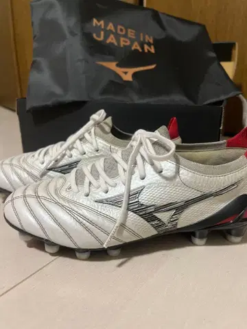 모렐리아 네오 4베타 재팬 22.0cm