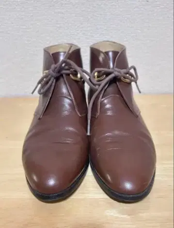 브라운 가죽 레이스업 부츠