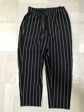 스트라이프 이지 팬츠 블랙과 화이트