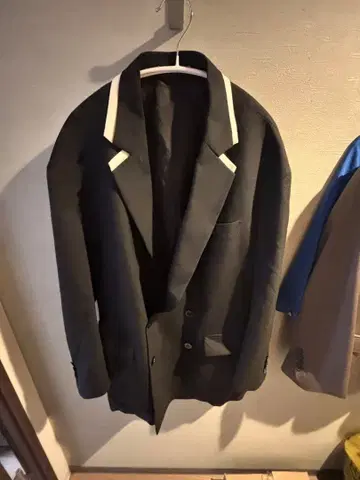 더블 테일러드 자켓 디자인성 있음