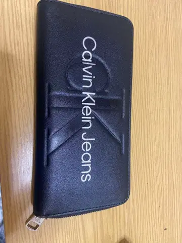 Calvin Klein Jeans 장지갑 블랙