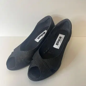 COMPOSITION Blow/컴포트 오픈토 펌프스