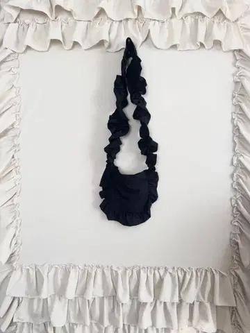 개더 숄더백 블랙