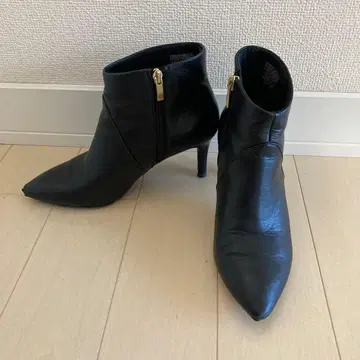 [새상품급] 락포트 숏부츠 사이드 지퍼 핑힐 가죽 블랙 23cm