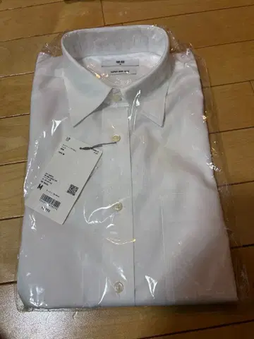 유니클로 슈퍼 논아이론 셔츠 화이트 M 사이즈 100% 면