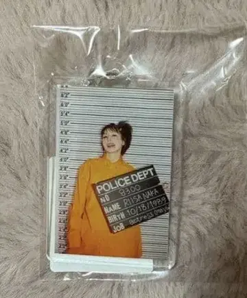 RE. 팝업 한정판 아크릴 키링