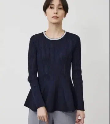 주말 세일 중 새상품 PLST 홀가먼트 메탈릭 넥 페플럼