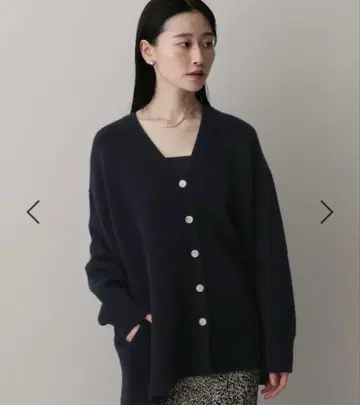 apart by 캐시미어 네이비 BIG V넥 가디건
