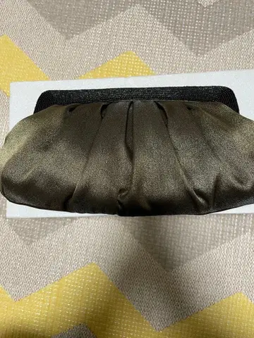 ships 플리츠 클러치백